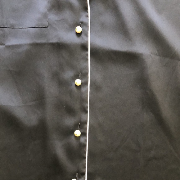 Banana republic silky blouse with pearl buttons - Picture 5 of 8